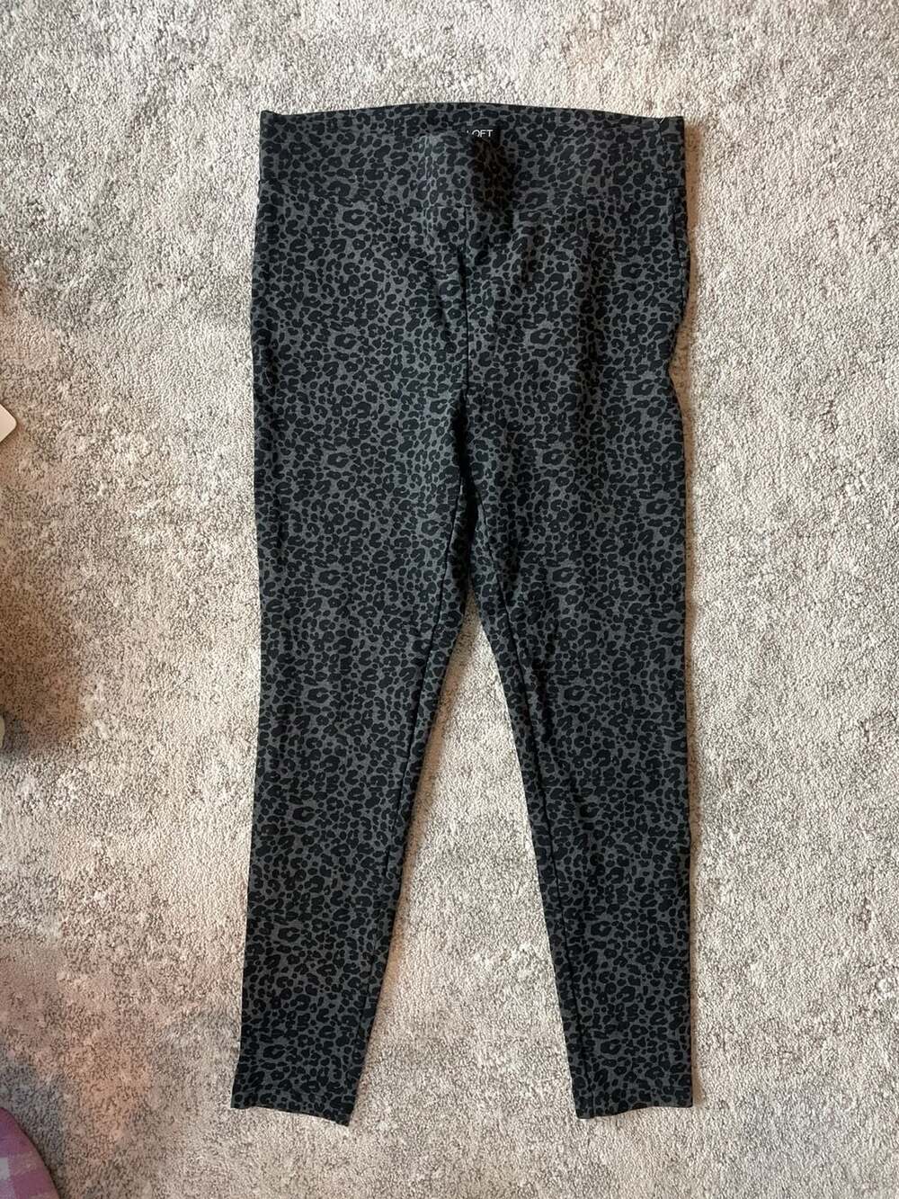 LOFT Grey Leopard Print Ponte Leggings Size Medium